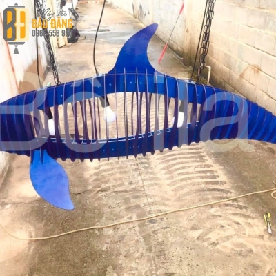 ĐÈN LỒNG CÁ MẬP GỖ